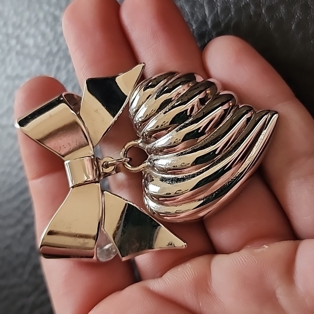 Vtg Kenneth Jay Lane Brooch - image 3